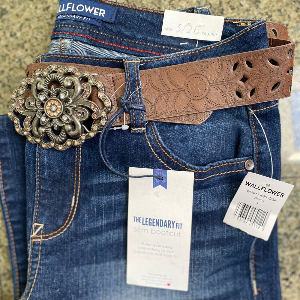 Brand New! Wallflower dark wash slim bootcut jeans